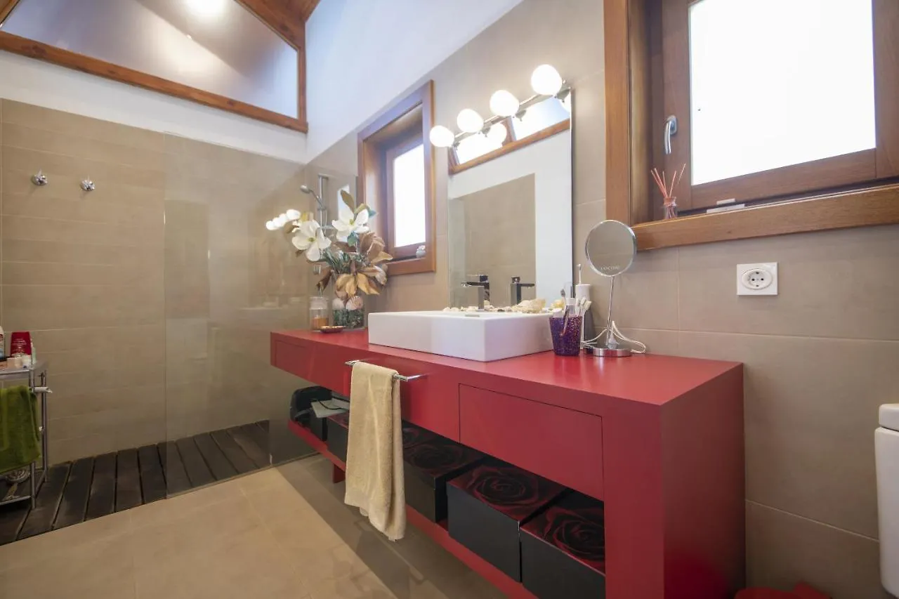 Torrelles De Llobregat Catalunya Casas Infinity Pool And Views 20Min To Barcelona 빌라